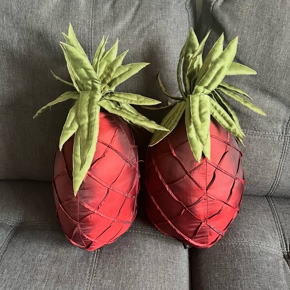 Holiday Red Pineapple Throw Pillow Set with Green Leaves